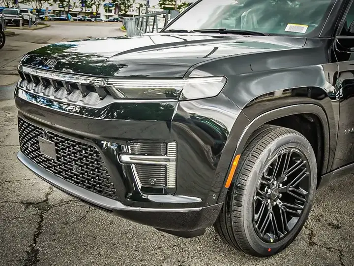 Jeep Grand Wagoneer 2026 photo 4