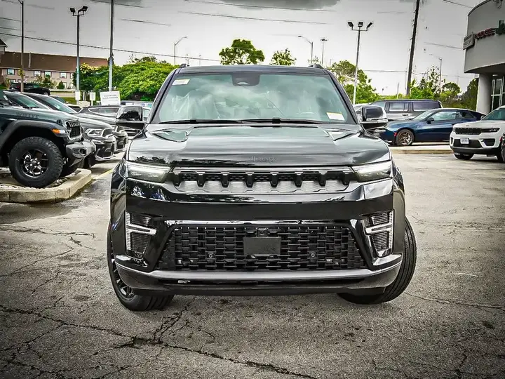 Jeep Grand Wagoneer 2026 photo 3