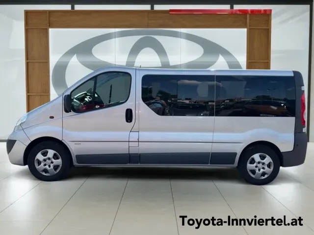 Opel Vivaro 2013 photo 2