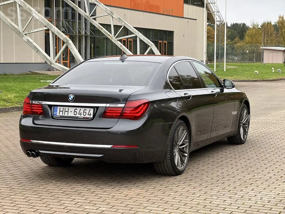 BMW 730 2015 photo 2