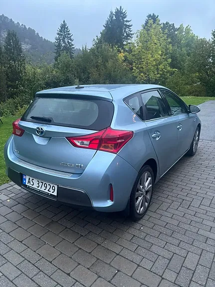 Toyota Auris 2013 photo 3