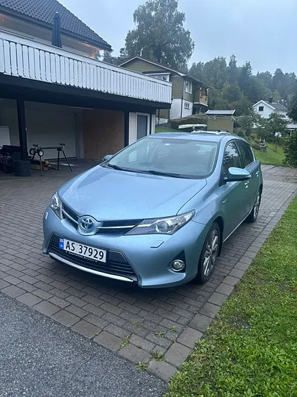Toyota Auris 2013 photo 2