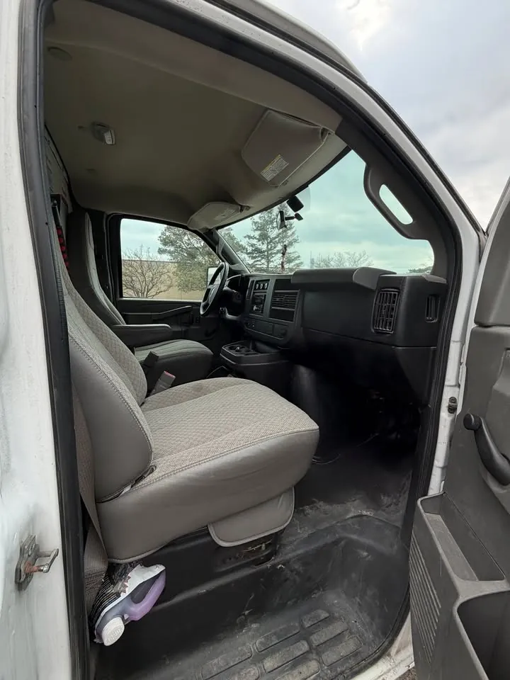 GMC 3500 Cube 2018 photo 5