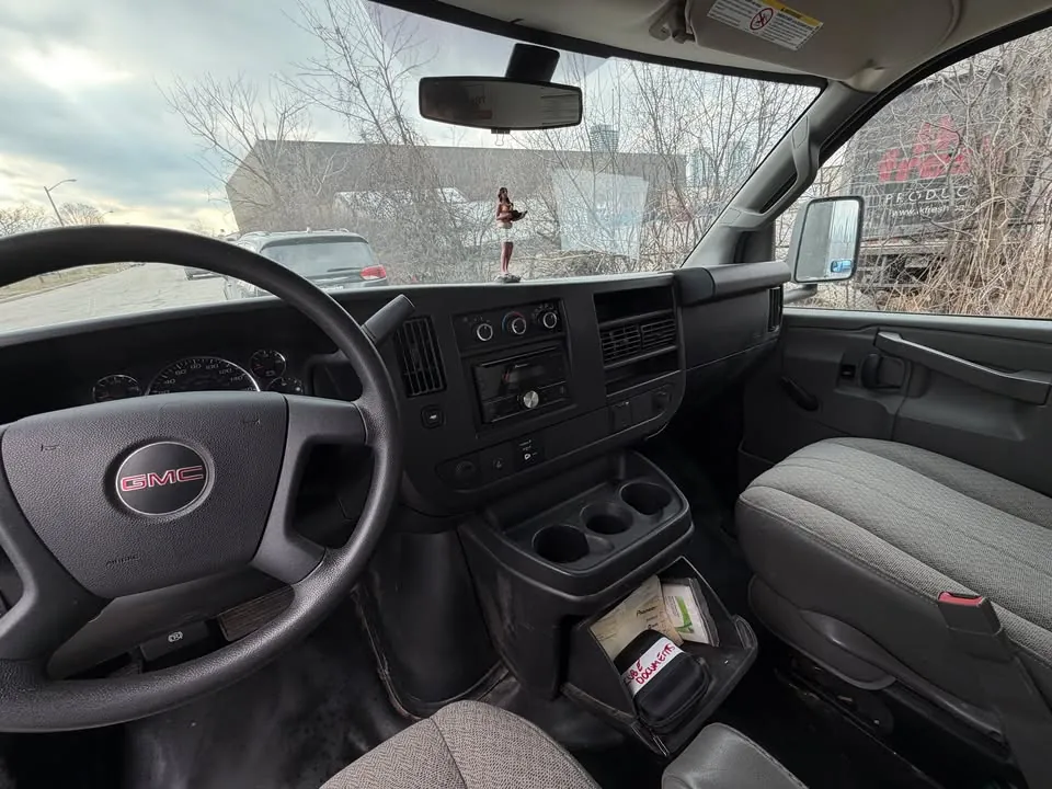 GMC 3500 Cube 2018 photo 4