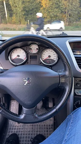 Peugeot 207 2008 photo 2