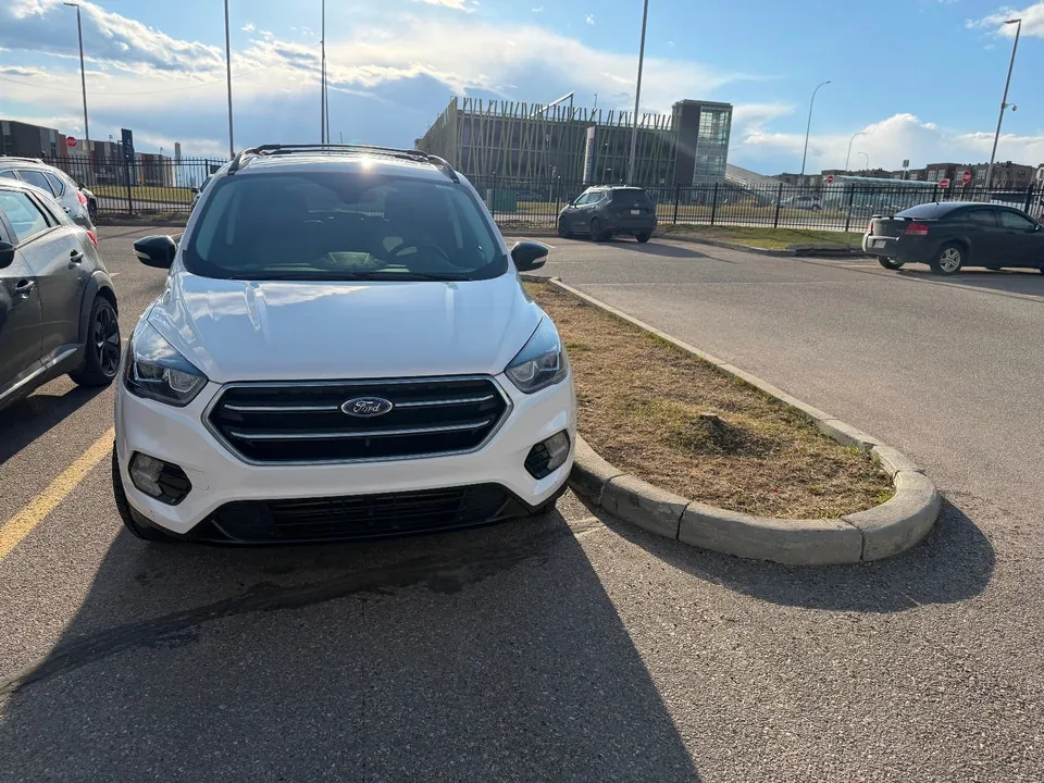 Ford Escape 2018 photo 2