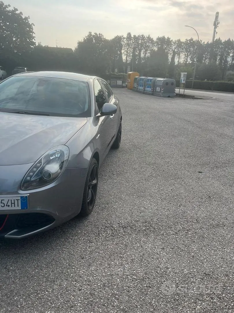 Alfa Romeo Giulietta 2017 photo 2