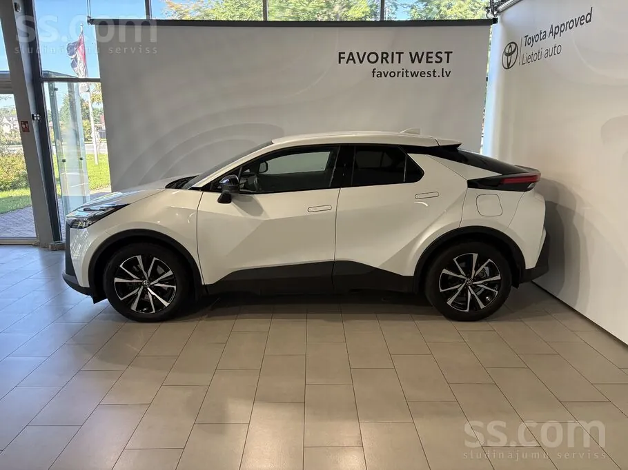 Toyota C-Hr 2025 photo 2