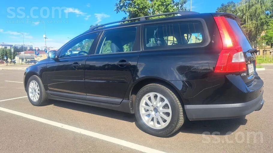 Volvo V70 2010 photo 2