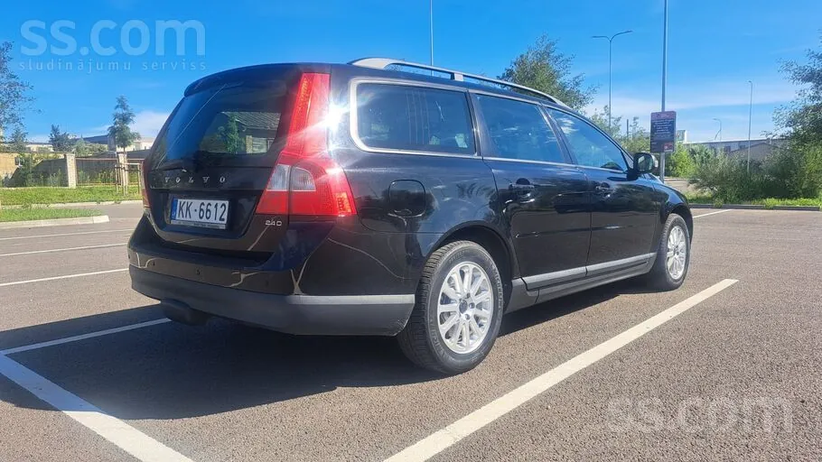 Volvo V70 2010 photo 4