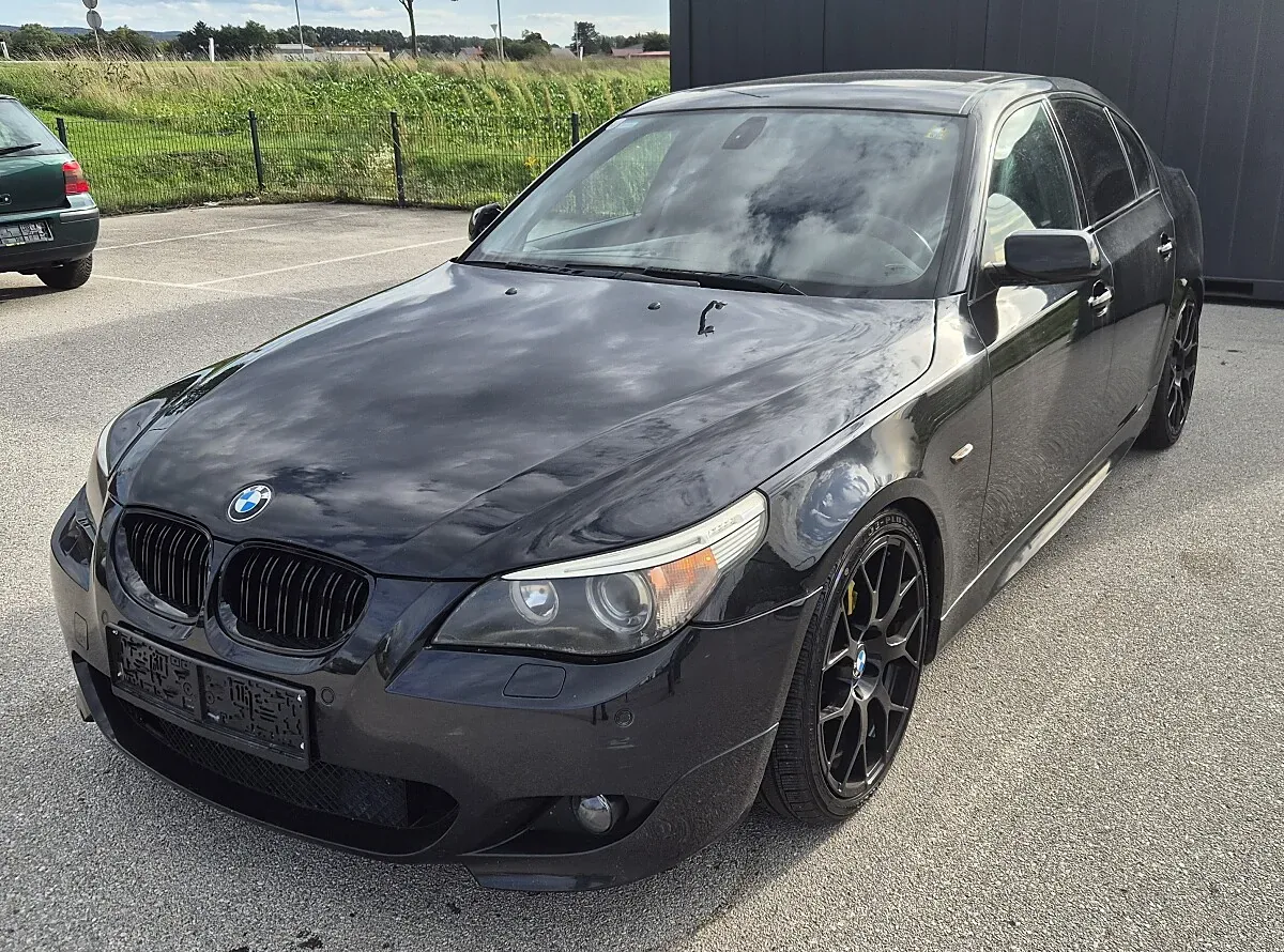 BMW 5 Series 2005 photo 2