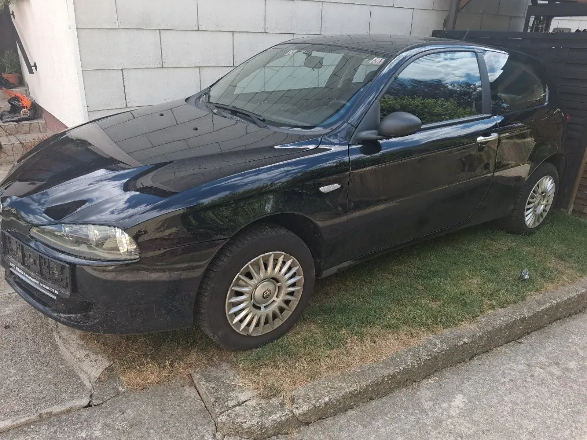 Alfa Romeo 147 2006 photo 2
