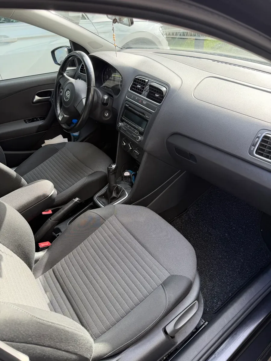 Volkswagen Polo 2012 photo 3