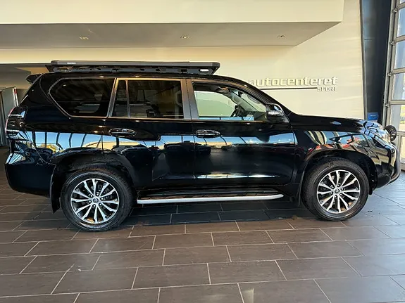 Toyota Land Cruiser 2022 photo 2
