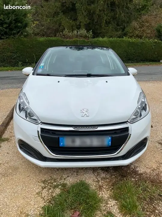 Peugeot 208 2017 photo 4
