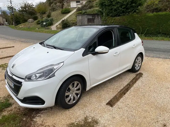 Peugeot 208 2017 photo 5