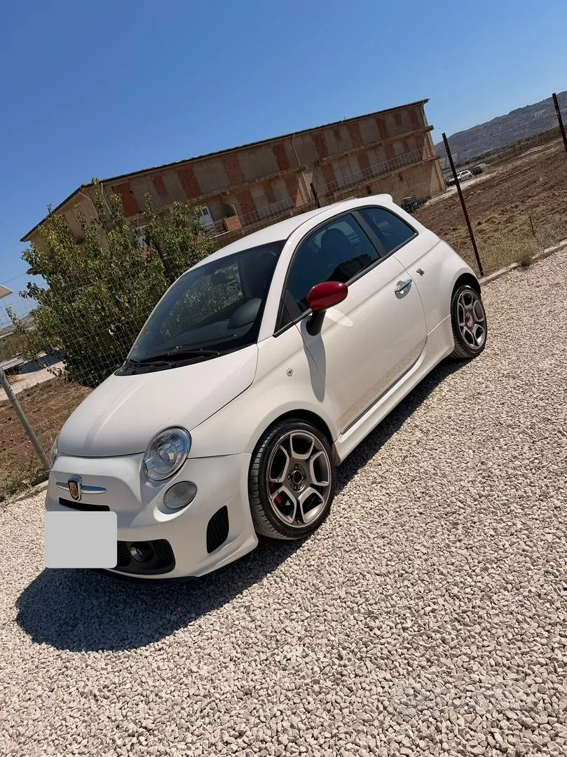 Abarth 500 2010 photo 2