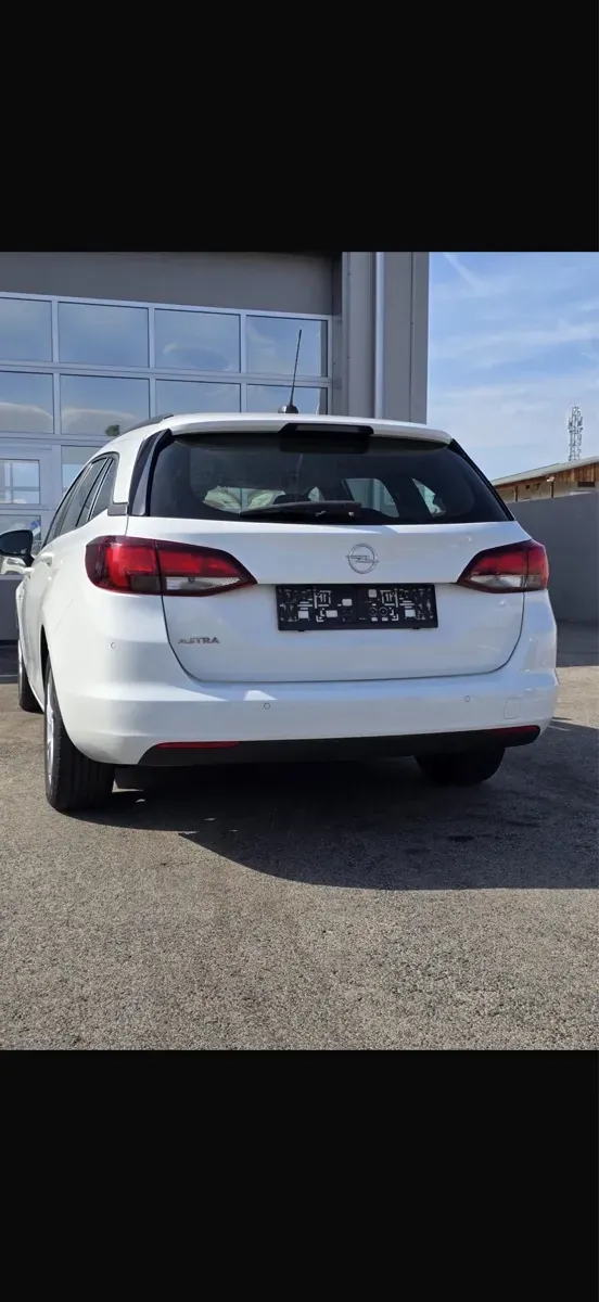 Opel Astra 2020 photo 2