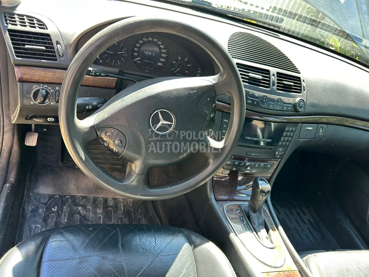 Mercedes-Benz E 220 2004 photo 3