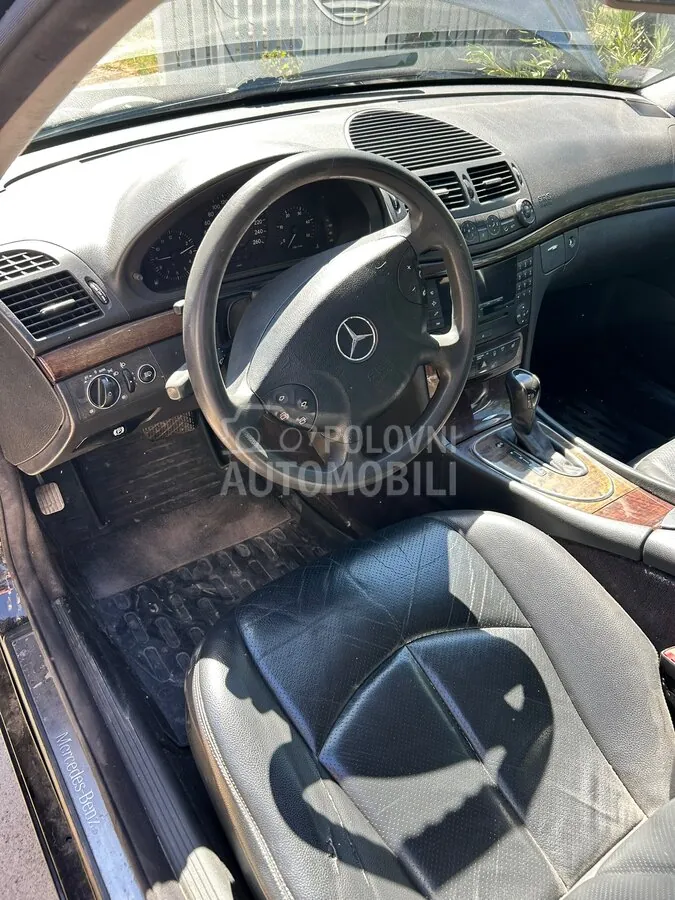 Mercedes-Benz E 220 2004 photo 2