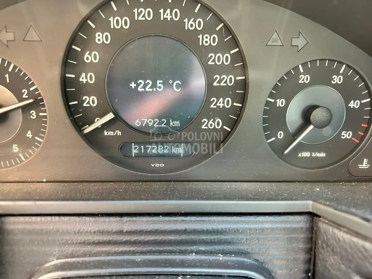 Mercedes-Benz E 220 2004 photo 4