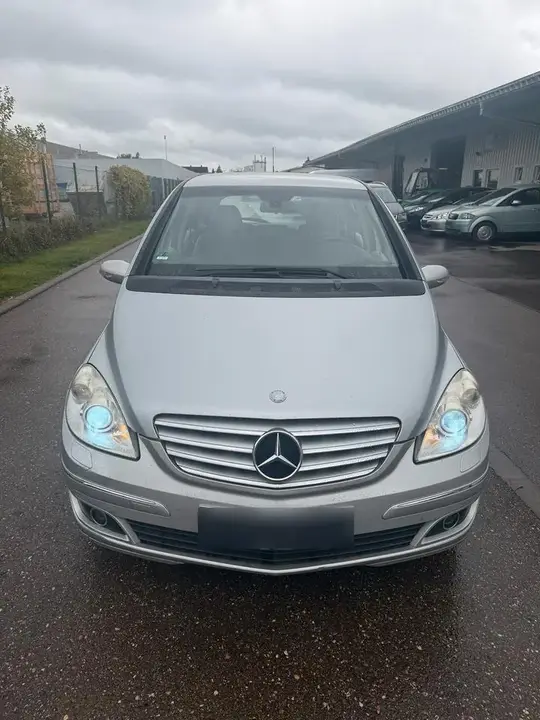 Mercedes-Benz B200