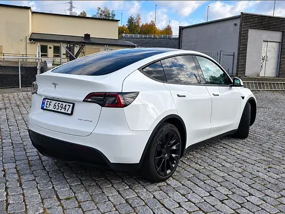 Tesla Model Y 2023 photo 5