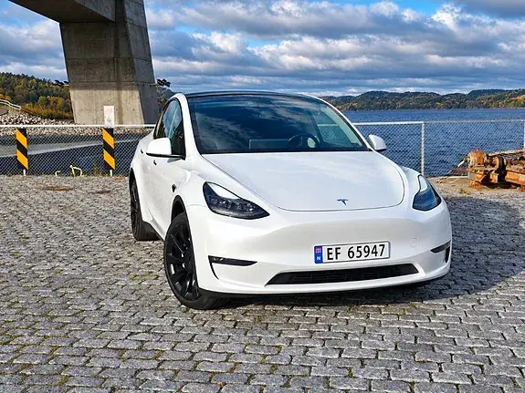 Tesla Model Y 2023 photo 3