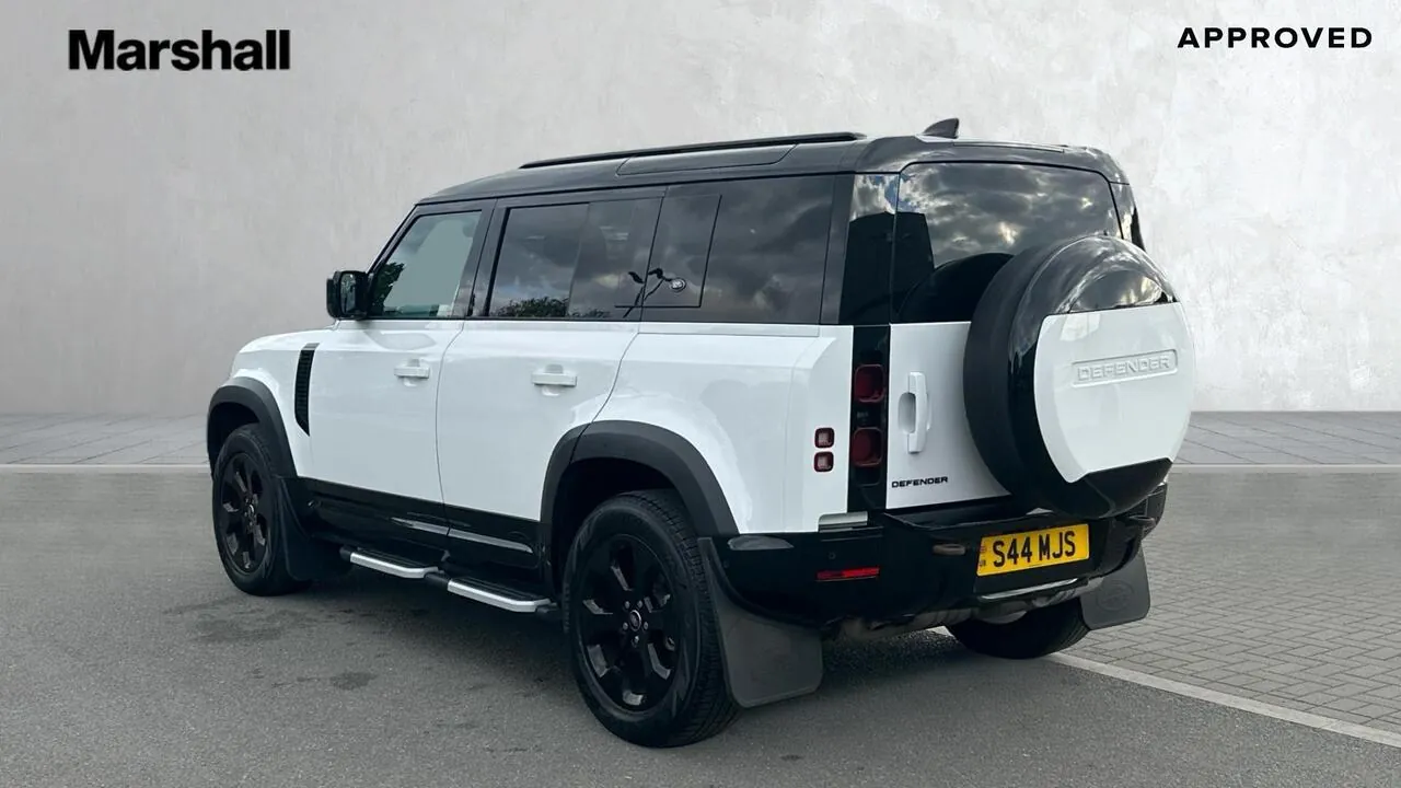 Land Rover Defender 2023 photo 2