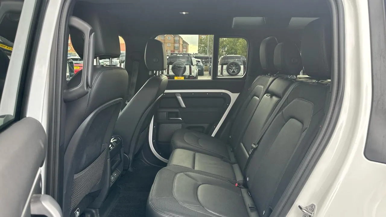 Land Rover Defender 2023 photo 4