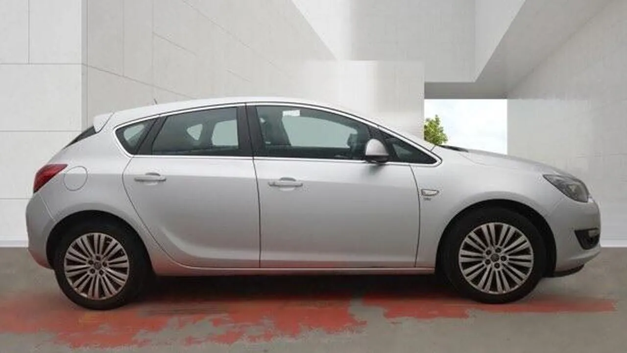 Vauxhall Astra 2014 photo 4