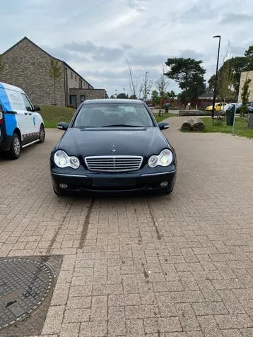 Mercedes-Benz C200