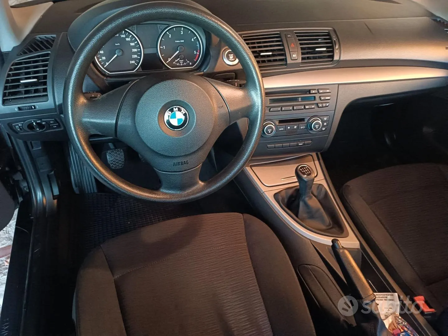 BMW 118D 2009 photo 2