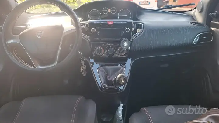 Lancia Ypsilon