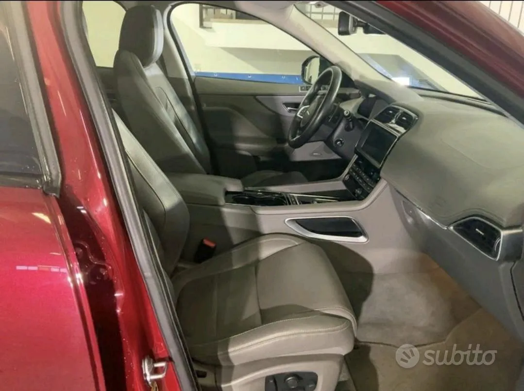 Jaguar F-Pace 2016 photo 2