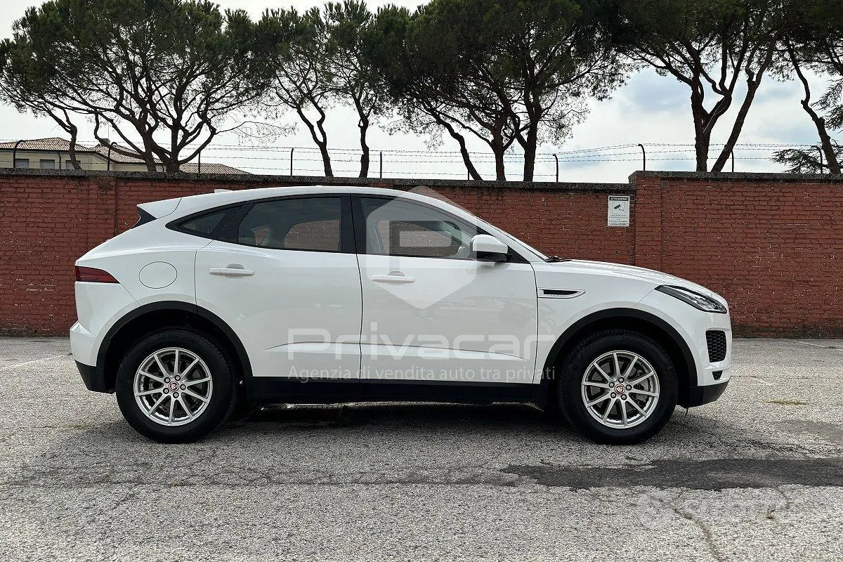 Jaguar E-Pace 2018 photo 4