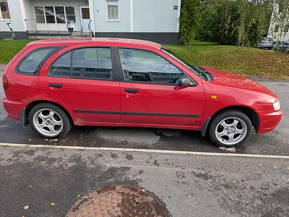 Nissan Almera 1997 photo 4
