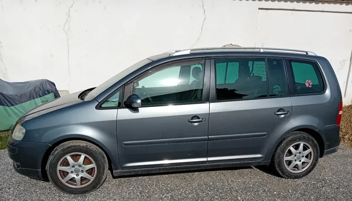Volkswagen Touran 2005 photo 2