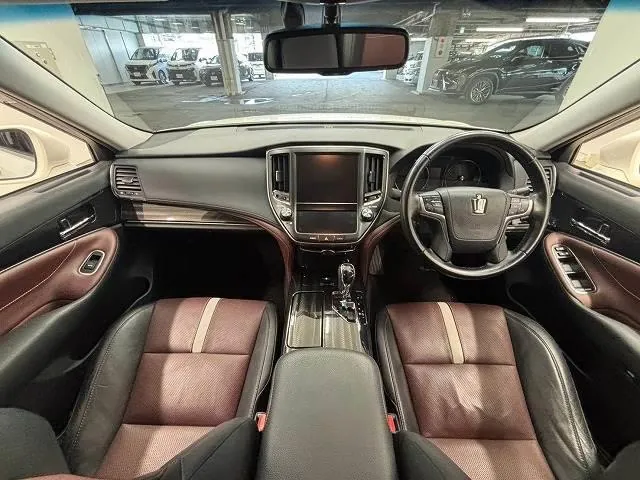 Toyota Crown 2015 photo 2