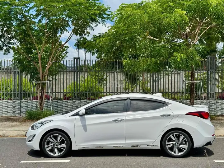Hyundai Elantra 2015 photo 2