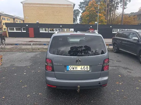 Volkswagen Touran 2010 photo 2