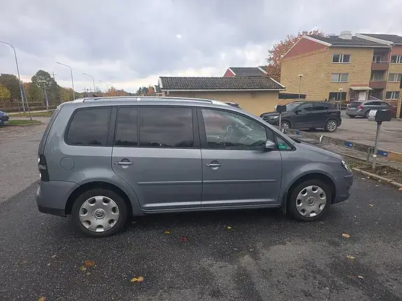 Volkswagen Touran 2010 photo 3