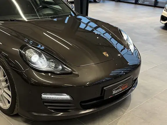 Porsche Panamera 2012 photo 2