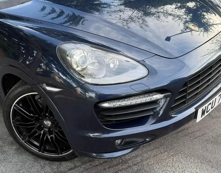 Porsche Cayenne 2012 photo 2