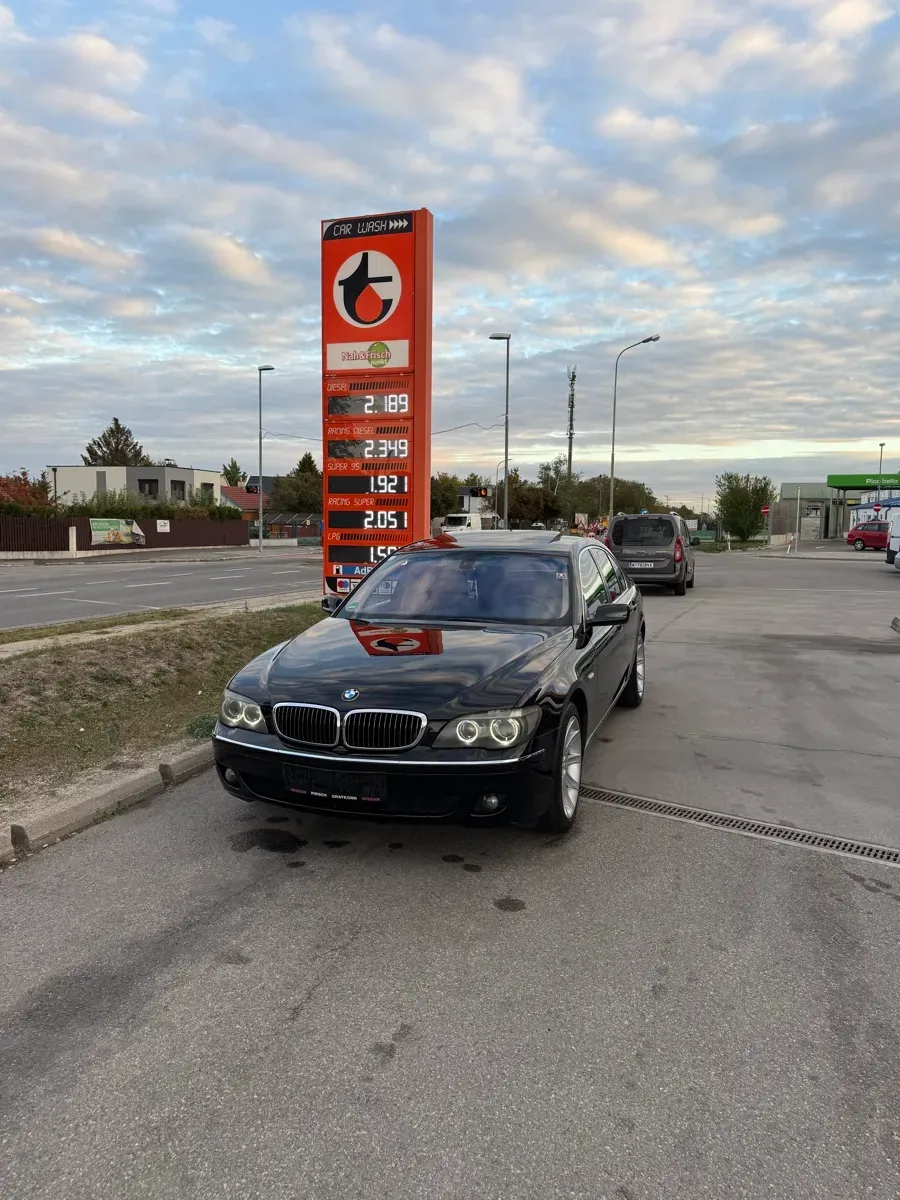 BMW 7 Series 2006 photo 2