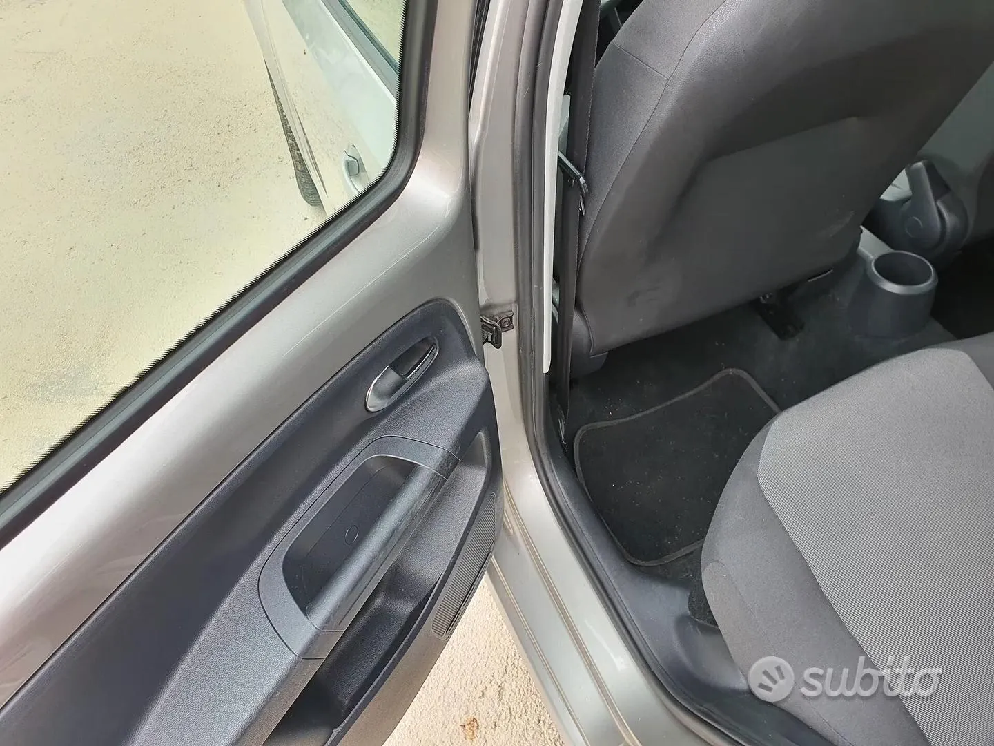 Volkswagen Up 2013 photo 5