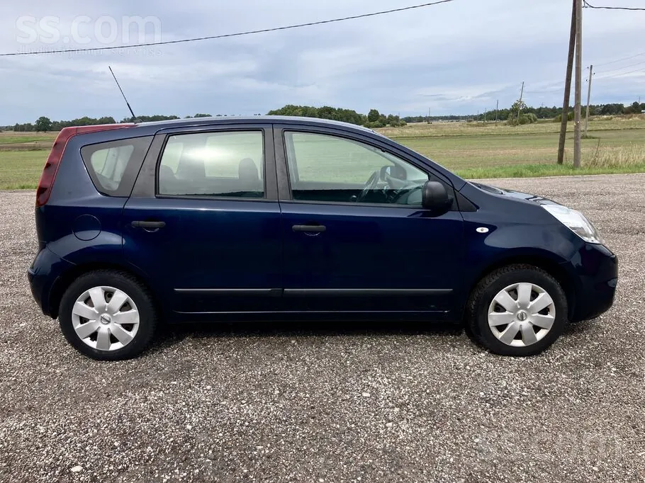 Nissan Note 2011 photo 2