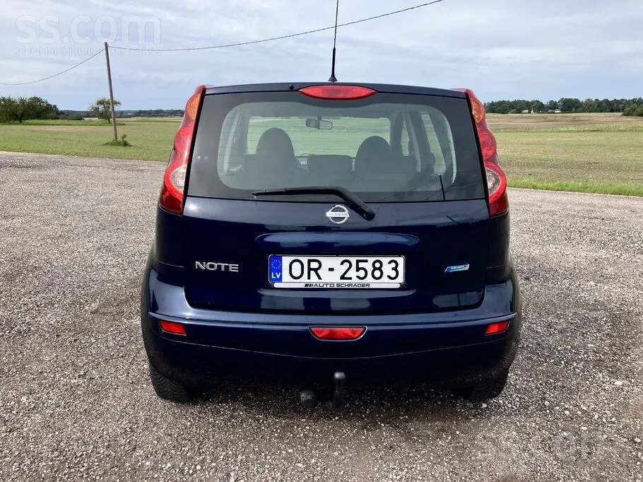 Nissan Note 2011 photo 4