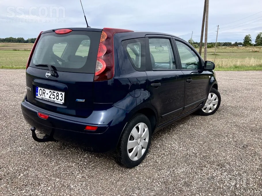 Nissan Note 2011 photo 3