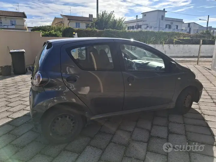 Toyota Aygo 2011 photo 2